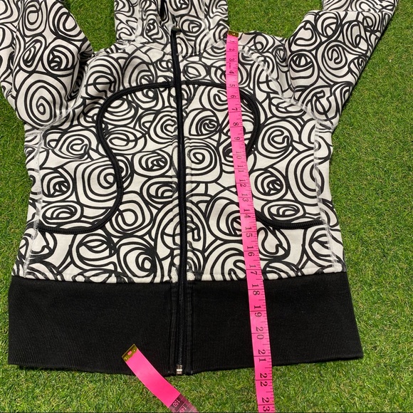 Lululemon Scuba Hoodie - Picture 8 of 9